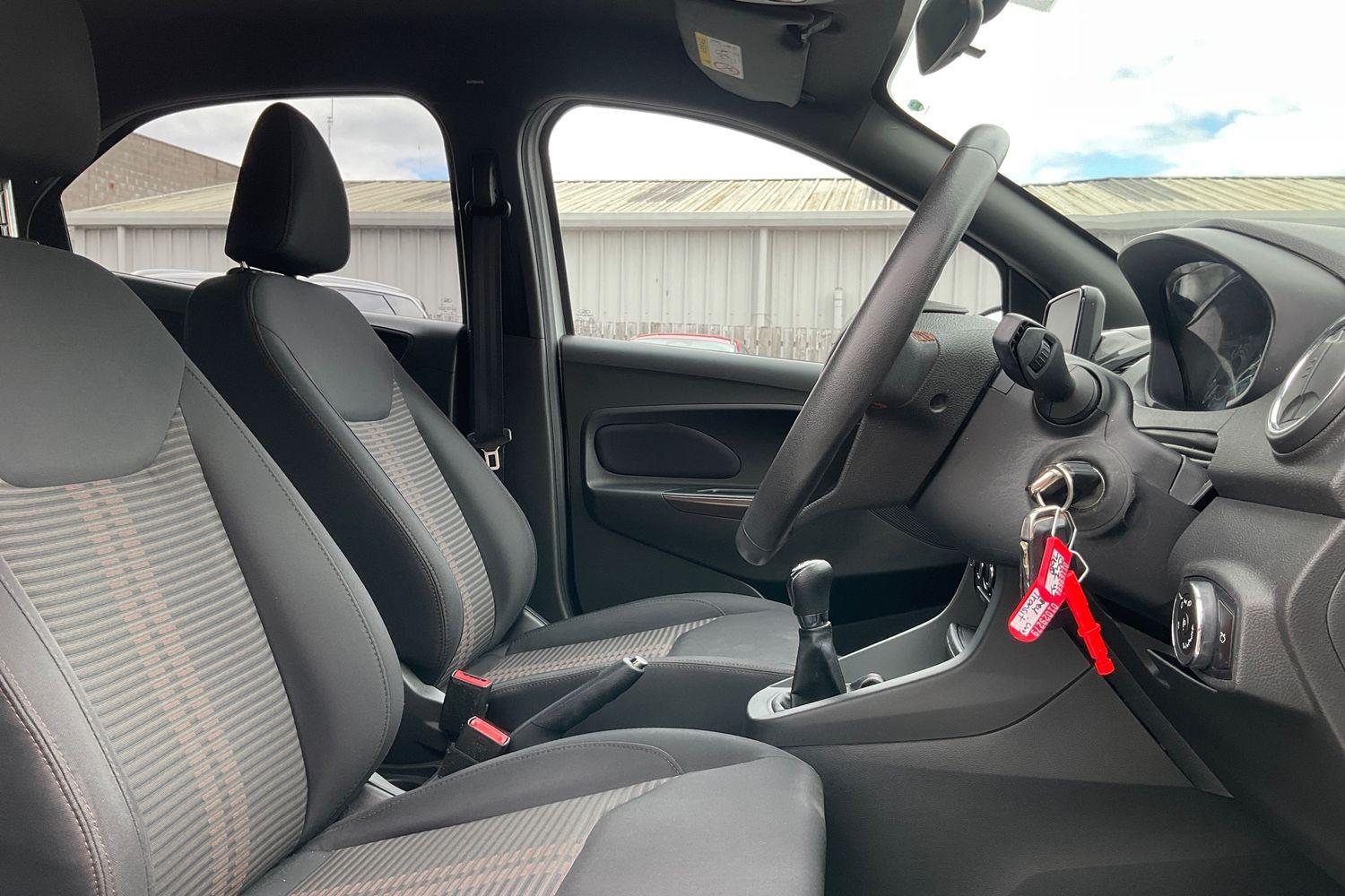 Ford KA+ Photo 16