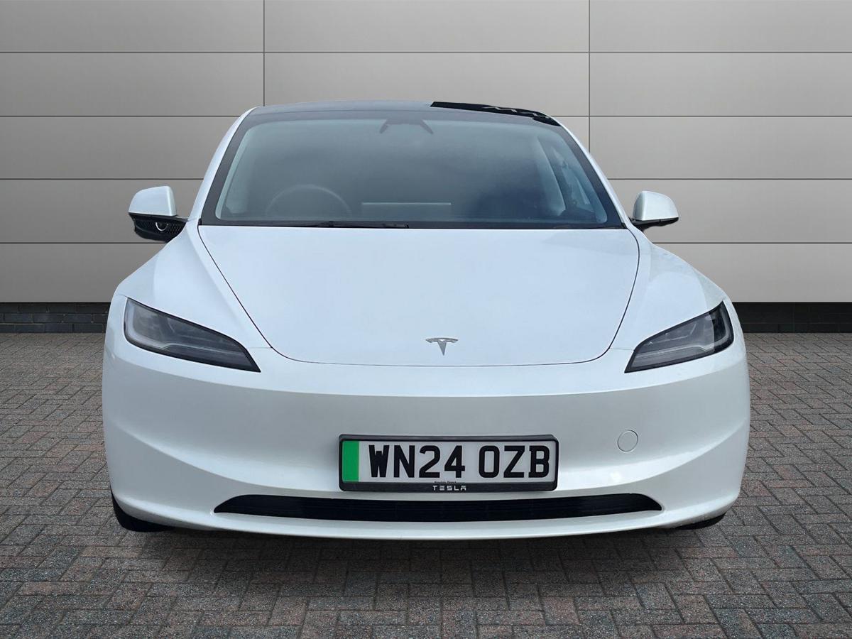 TESLA Model 3 Photo 7