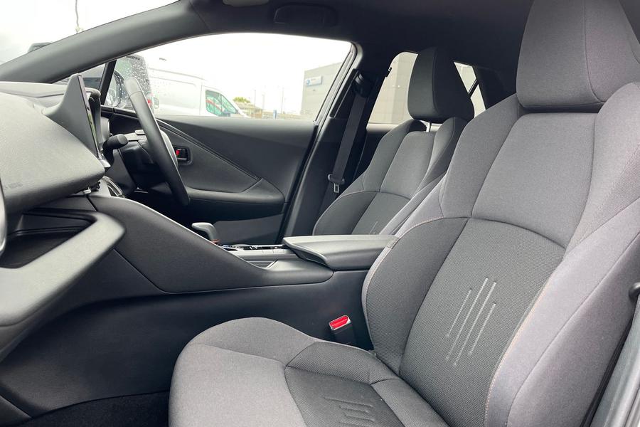 Toyota C-HR Photo autoimg-d95ccd34e8726b4d286550d2ca7fd9daa39ef2e3.jpg