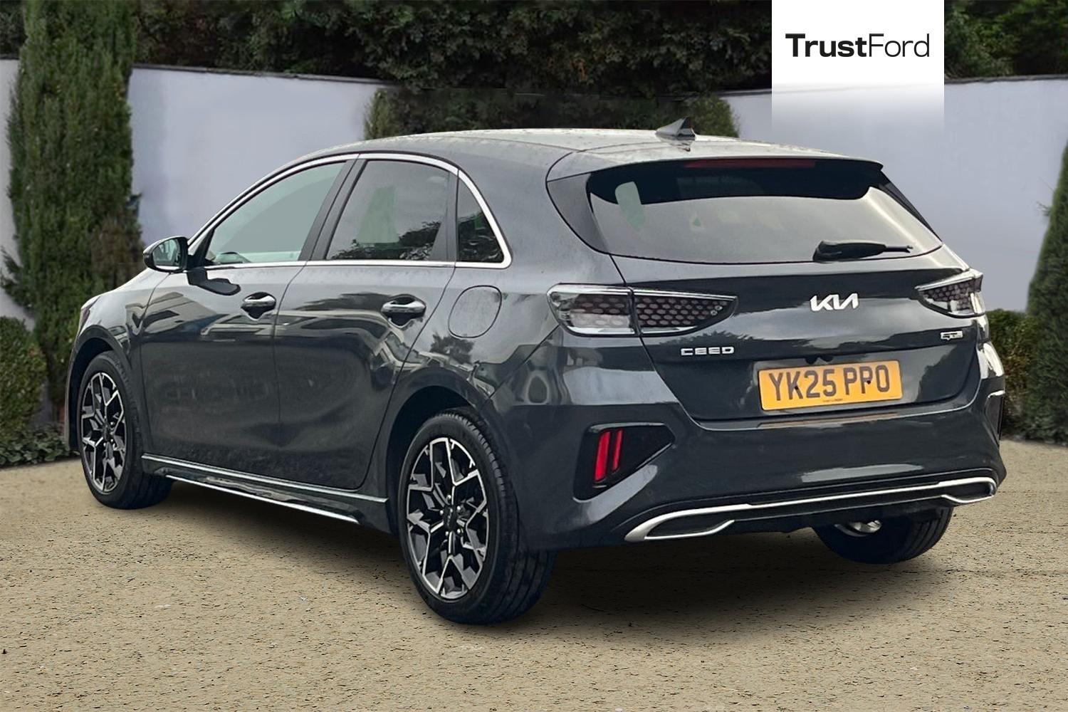 Kia CEED Photo 1