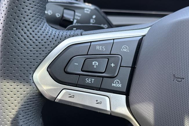 VOLKSWAGEN Tiguan Photo 16