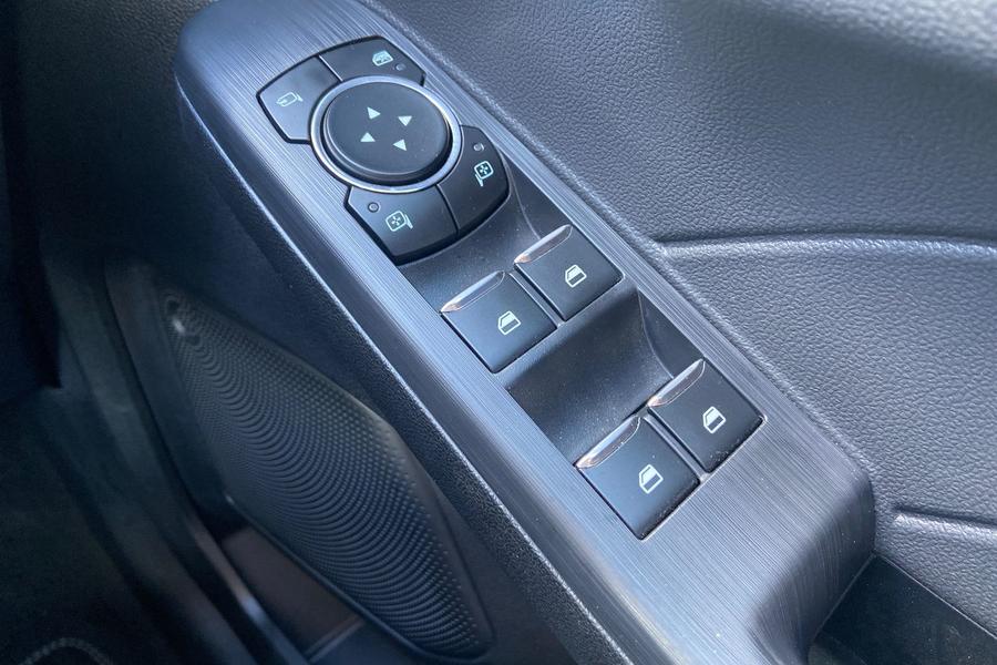 Ford KUGA Photo autoimg-d96962f7677a3f94bd23f5319b0c8e3376fa9fcd.jpg