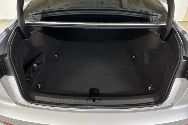 Audi A6 Saloon Photo 12