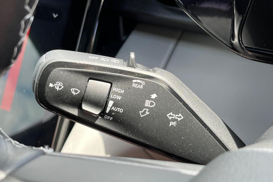 Ford Explorer Photo autoimg-d981a46d3101efdcb1b1a4c99f31d261a146f2bb.jpg
