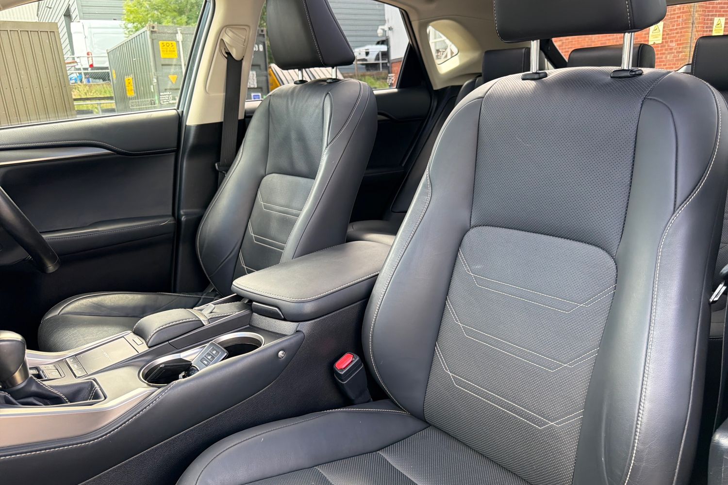 Lexus NX Photo 18