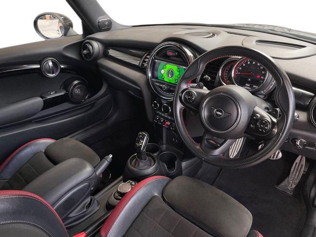 MINI Hatch Photo 6