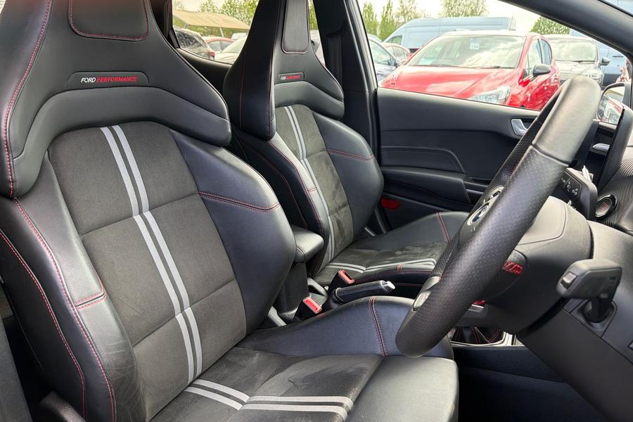 Ford FIESTA Photo autoimg-d98834195aa38907af26b33cde454338c4208a82.jpg