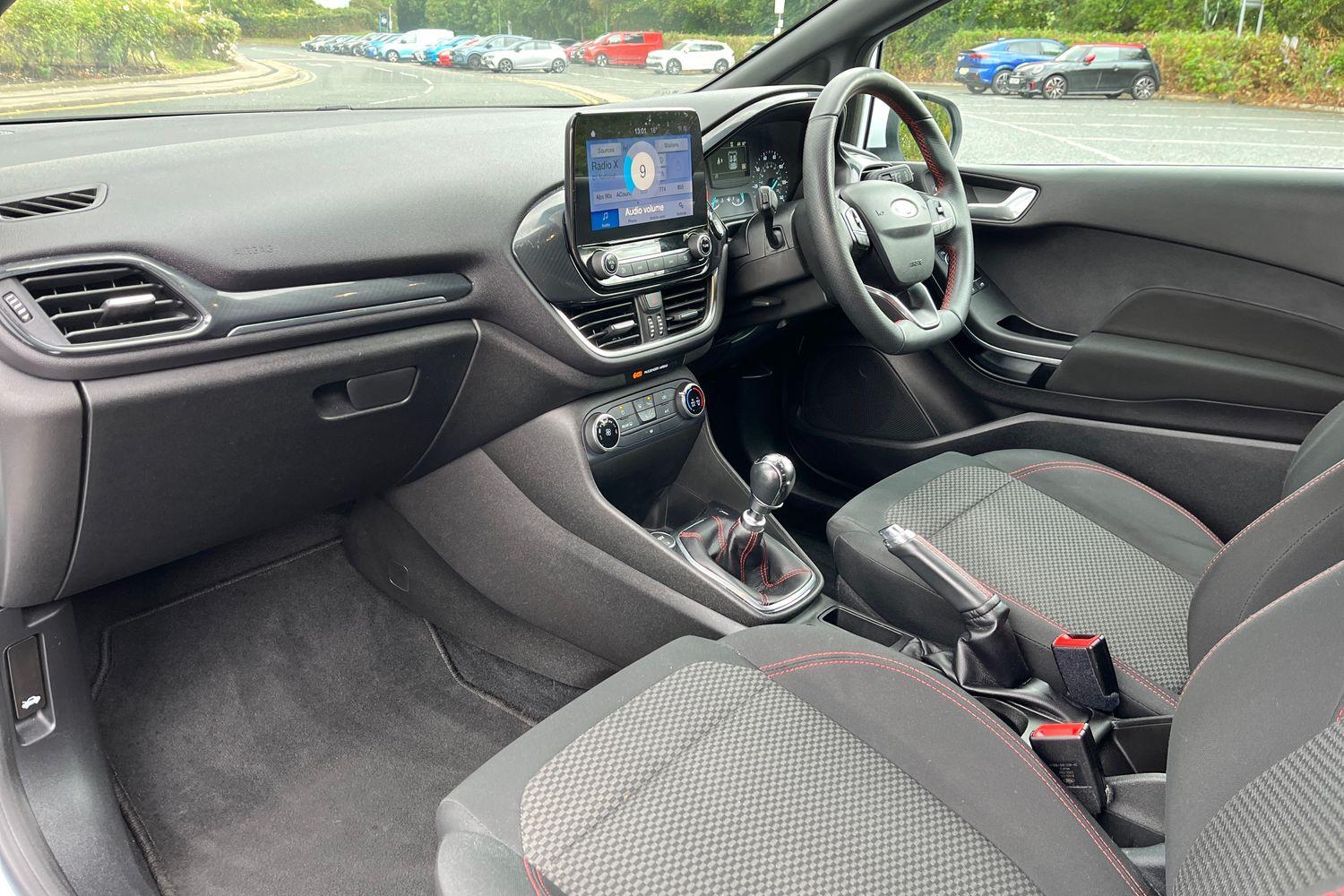 Ford Fiesta Photo 17