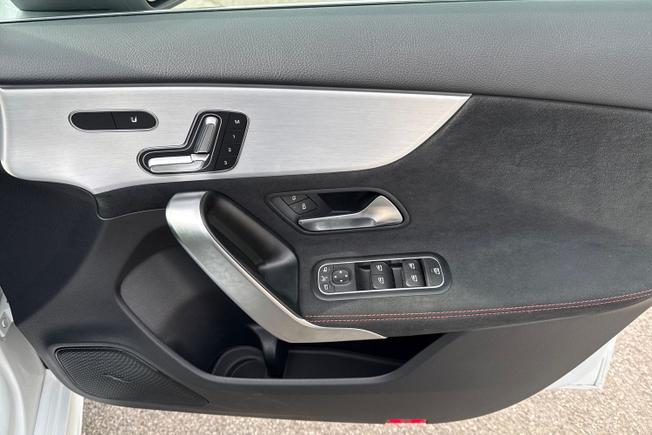 MERCEDES-BENZ A Class Photo 33