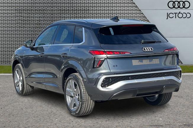 AUDI  Q3 SUV Photo 3