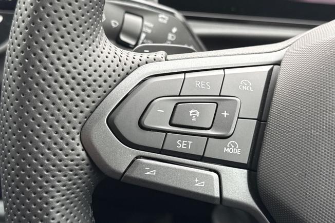 VOLKSWAGEN T-Roc Photo 16