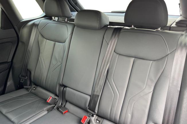 AUDI Q3 Photo 9