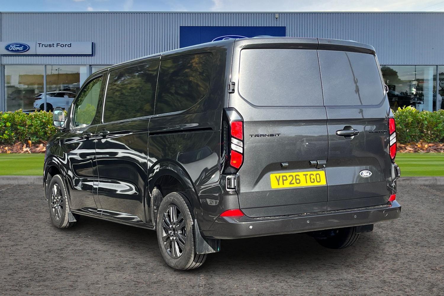 Ford Transit Custom Photo 1