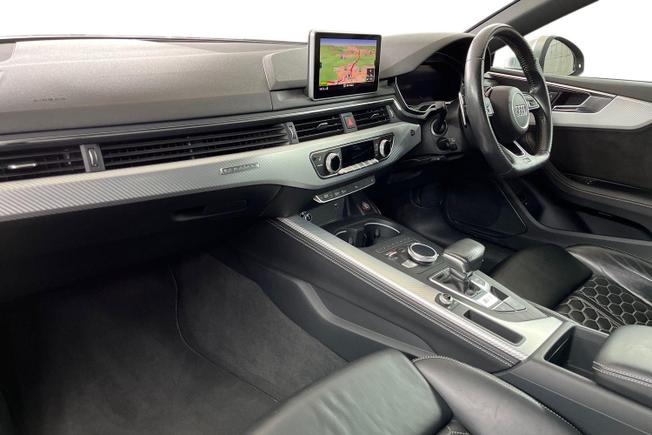Audi RS5 Photo 2