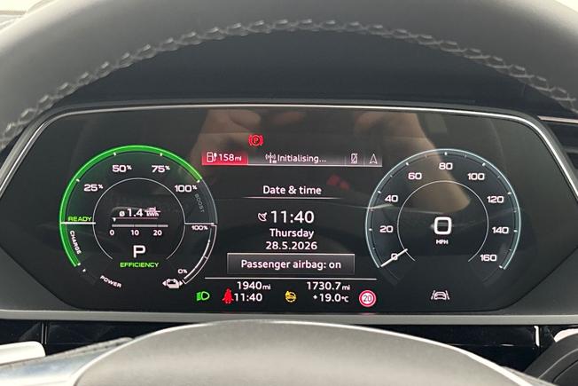 AUDI Q8 E-Tron Photo 15