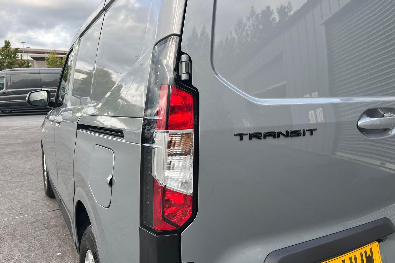 Ford TRANSIT COURIER Photo 38