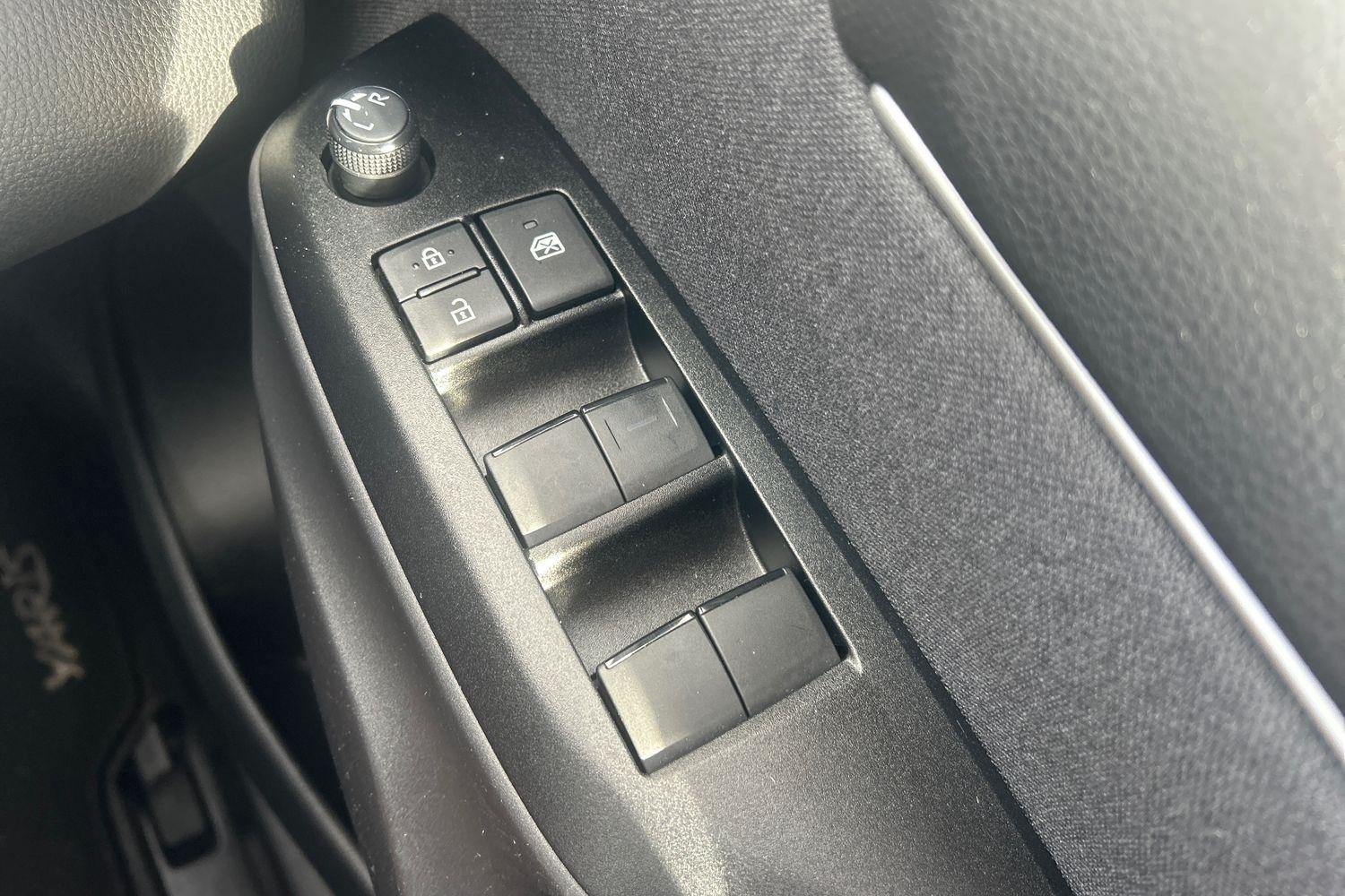 Toyota YARIS Photo 15