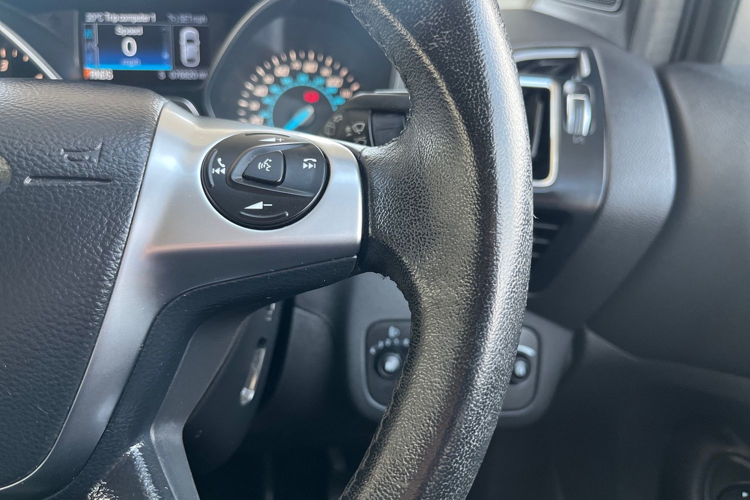 Ford KUGA Photo 35