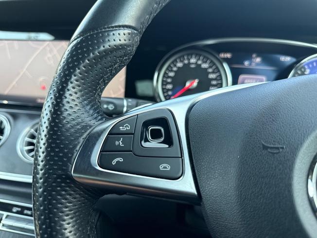 MERCEDES-BENZ E Class Photo 16