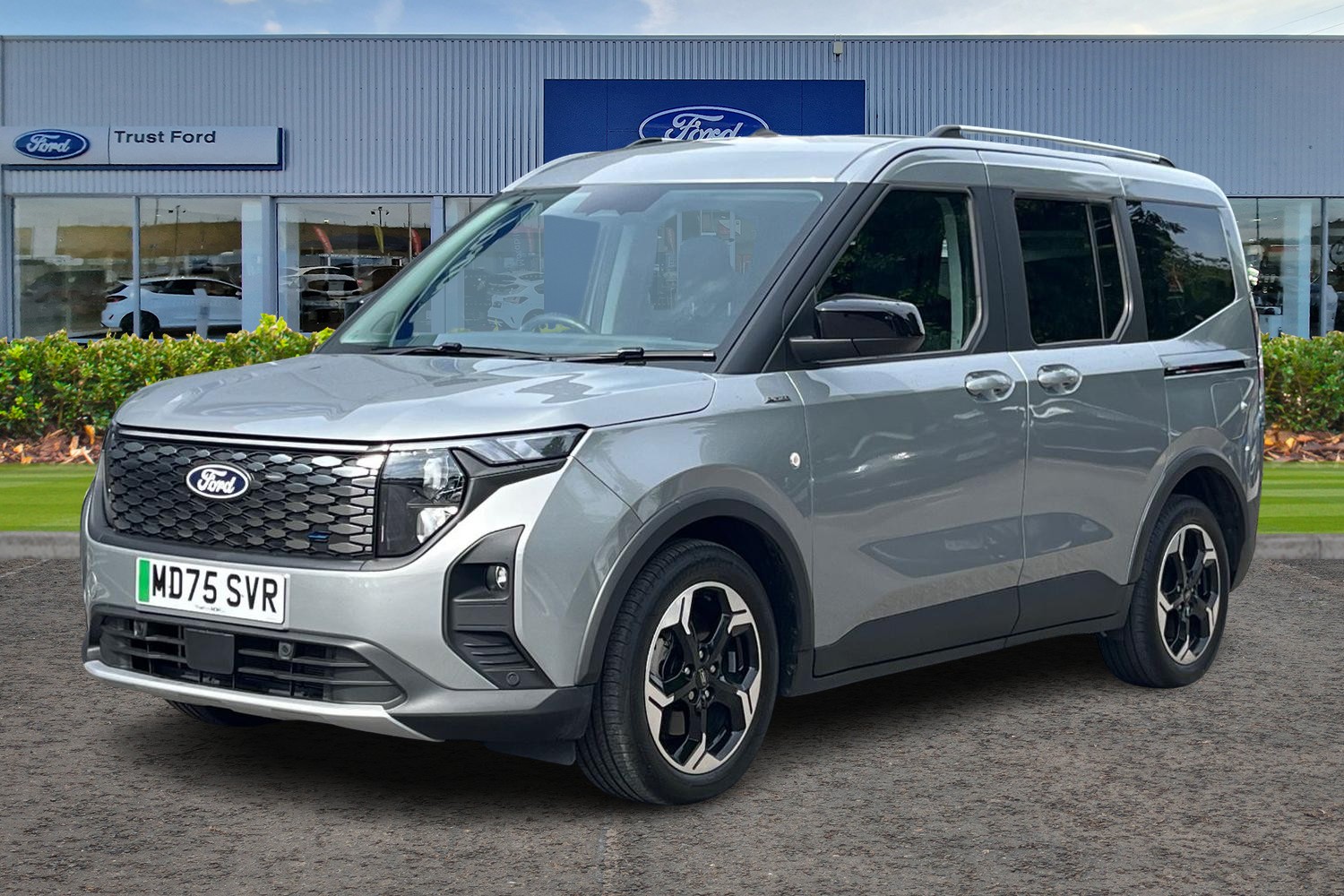 Ford E-TOURNEO COURIER Photo 4