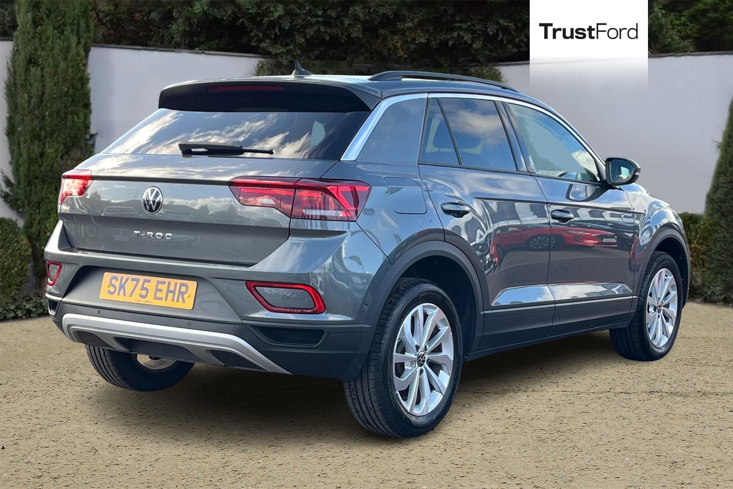 Volkswagen T-Roc Photo 3