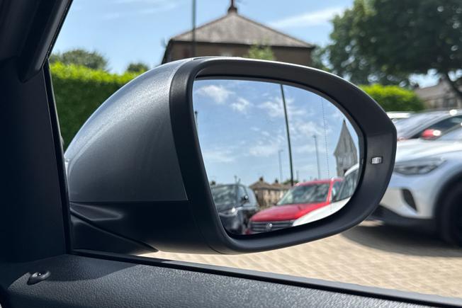VOLKSWAGEN T-Roc Photo 31