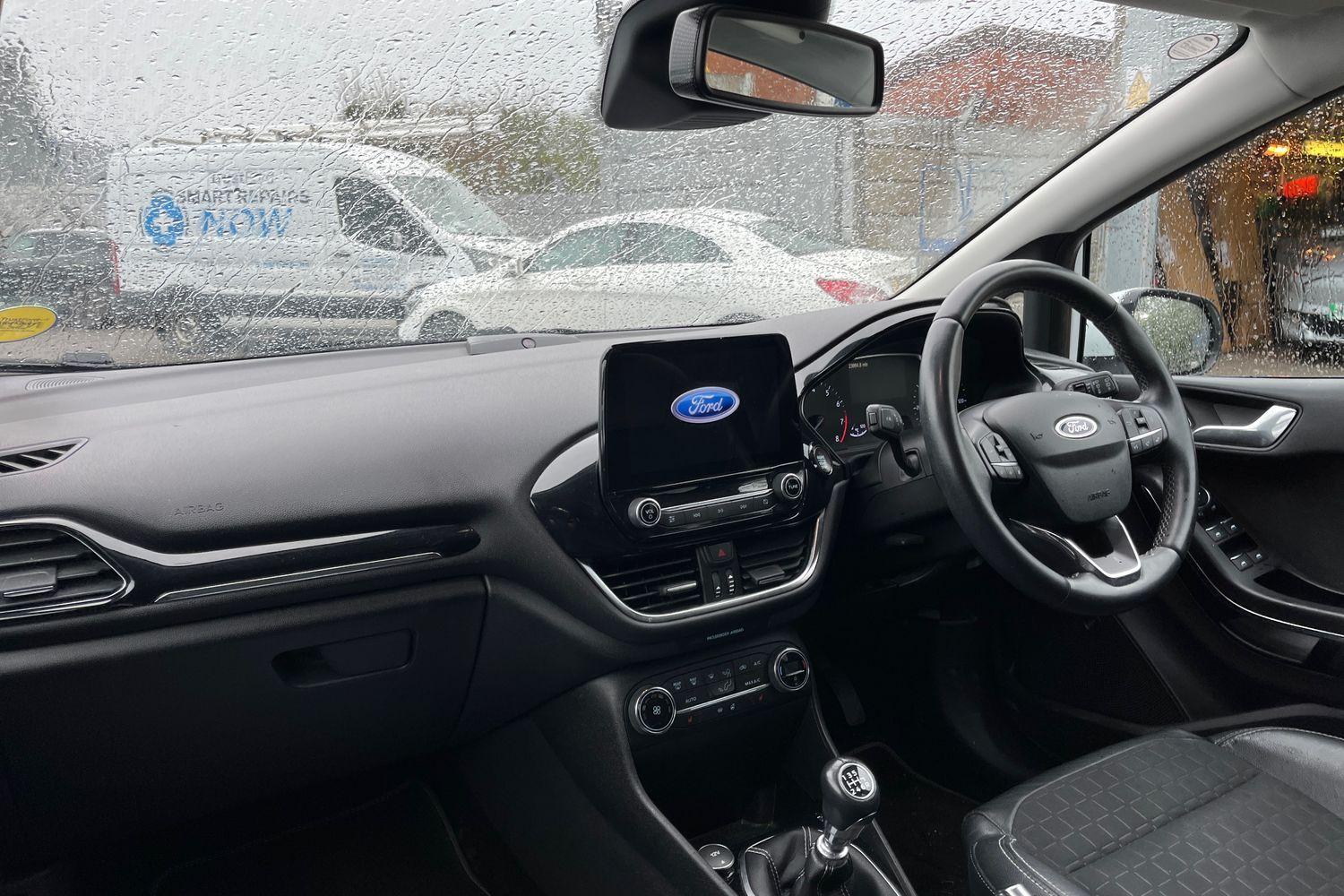 Ford FIESTA Photo 17