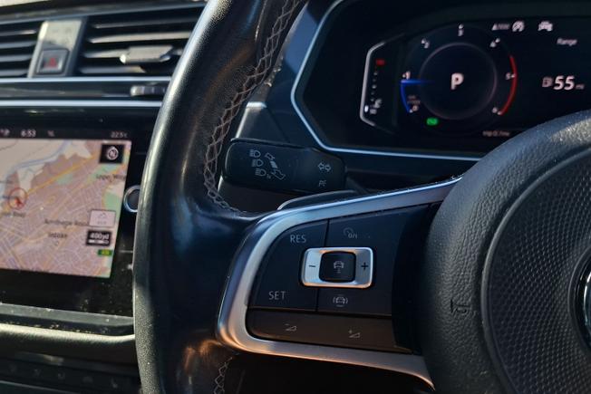 VOLKSWAGEN Tiguan Photo 16