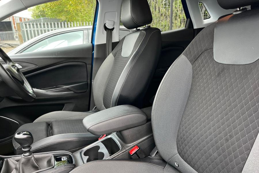 Vauxhall GRANDLAND X Photo autoimg-d9b38cf0ef78b60019ade6f59cfb75dbf04c3b62.jpg