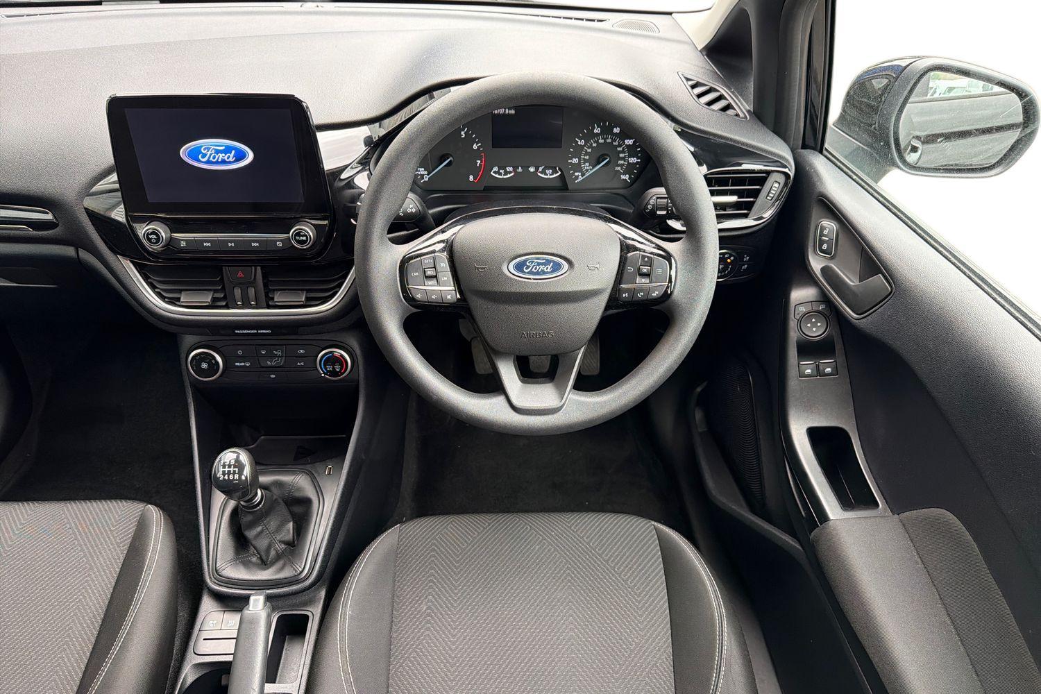 Ford FIESTA Photo 10