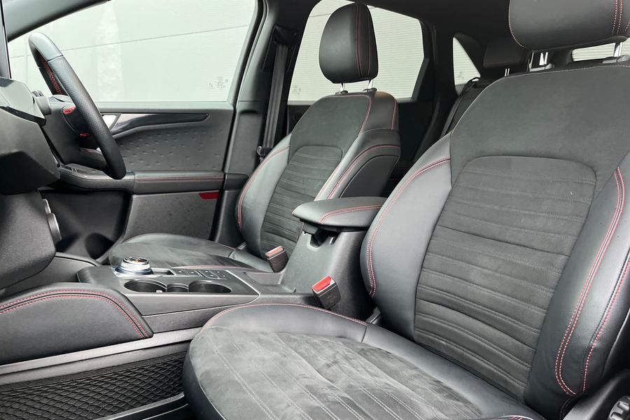 Ford KUGA Photo autoimg-d9b8bcd612722a1deb2549f2314d3431c339d09f.jpg