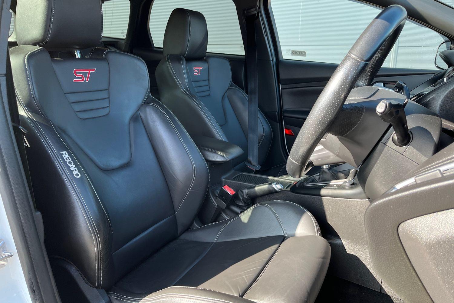 Ford FOCUS Photo 16