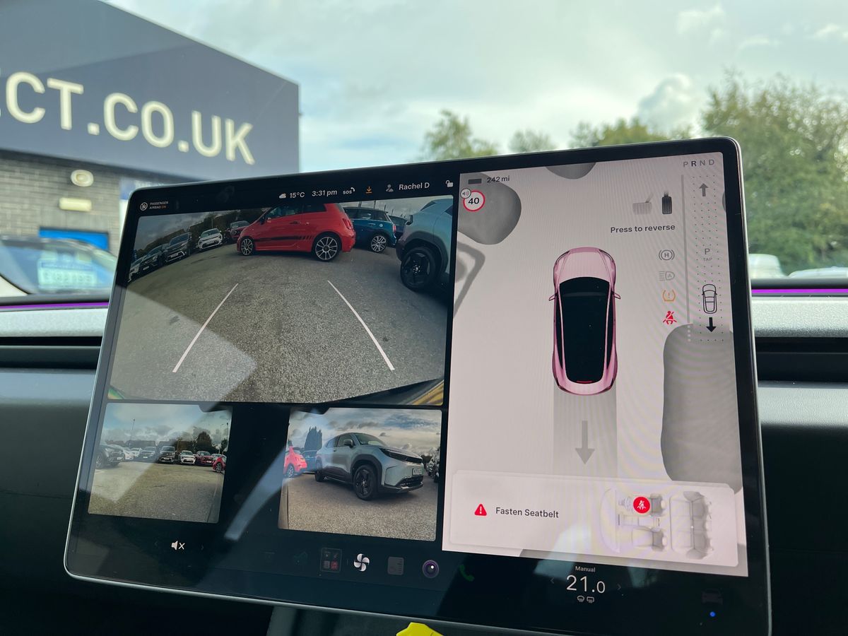 TESLA Model 3 Photo 11