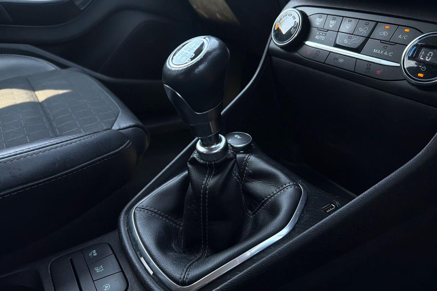 Ford FIESTA Photo 38