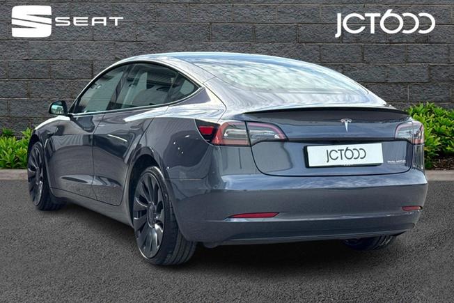 TESLA Model 3 Photo 3