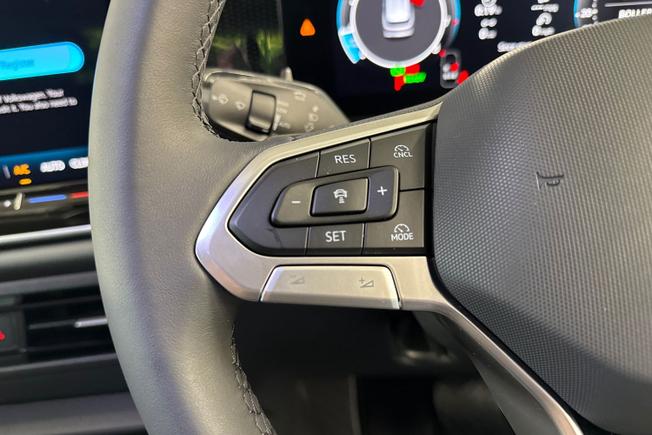 VOLKSWAGEN Tiguan Photo 16