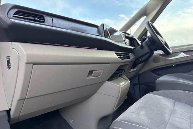 VOLKSWAGEN Multivan Photo 29