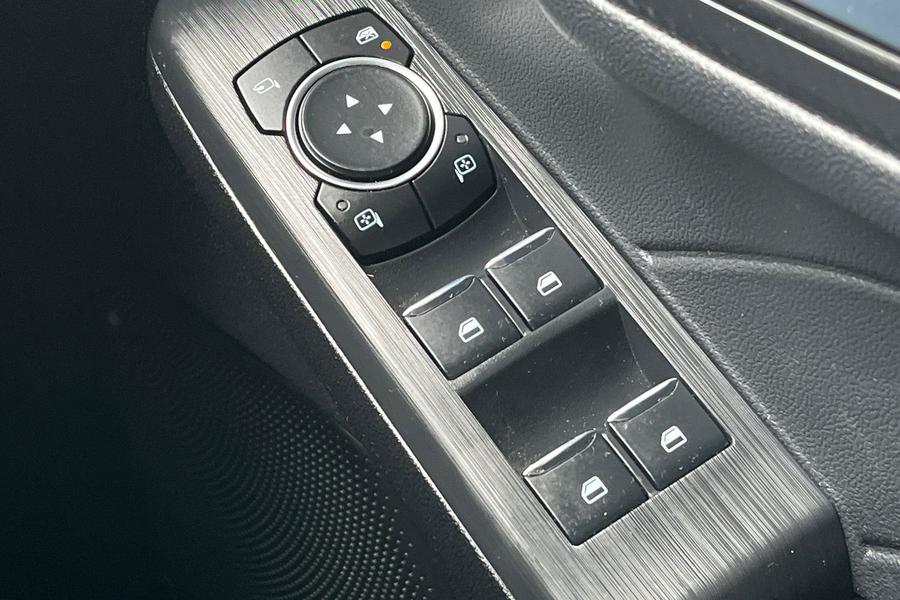 Ford KUGA Photo autoimg-d9e841cf0b7d9a4c1f76b81332220a31634885f3.jpg