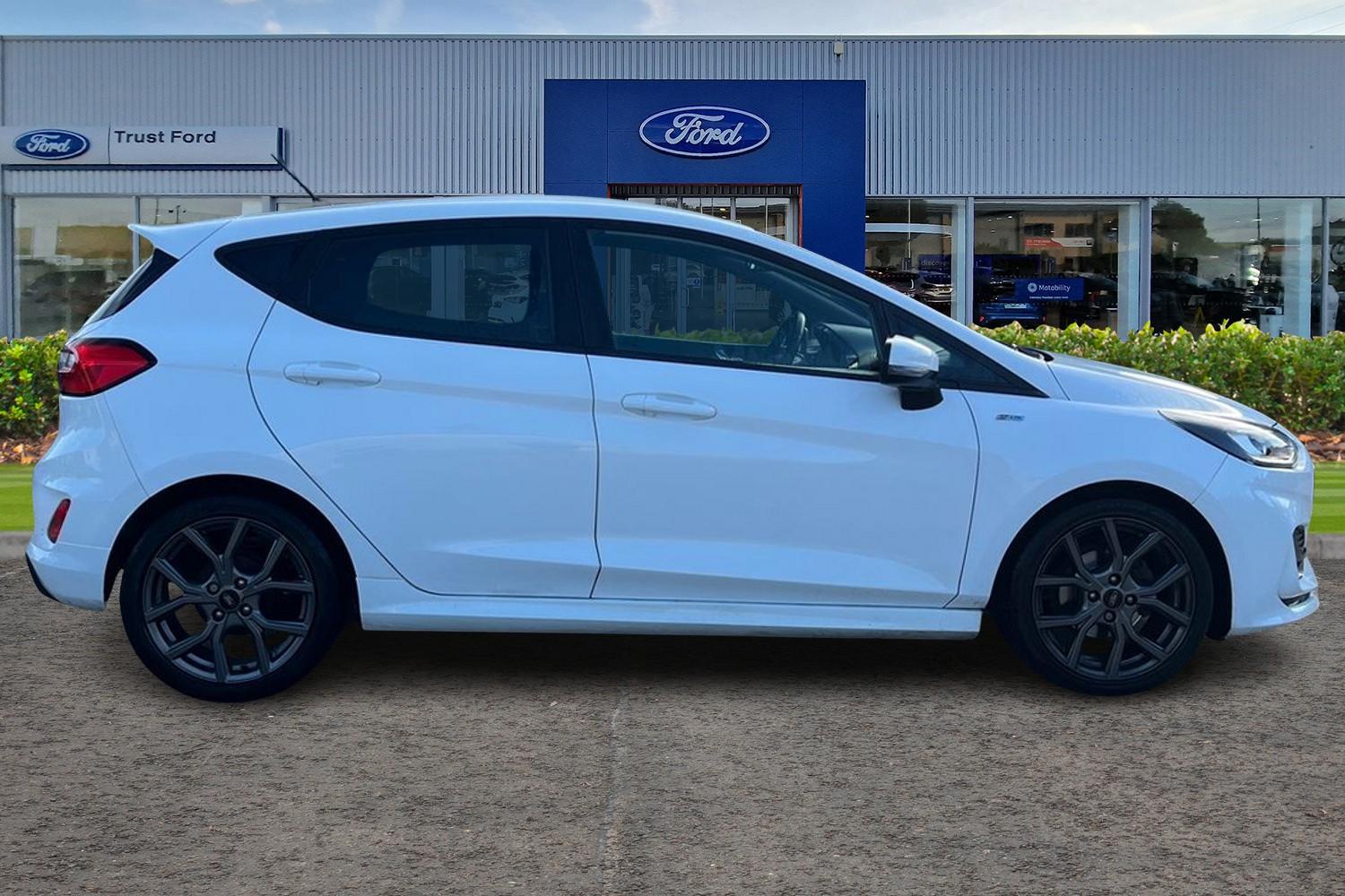 Ford FIESTA Photo 2