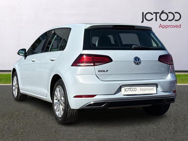 VOLKSWAGEN Golf Photo 3
