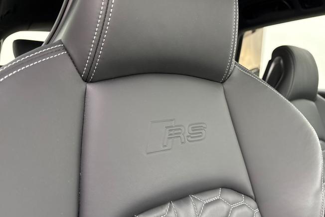 Audi RS4 Photo 30