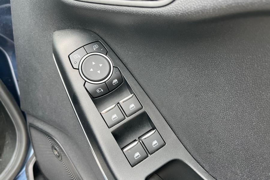 Ford FIESTA Photo autoimg-d9fdb130c881e840c1a2890b8d177b5642bac048.jpg