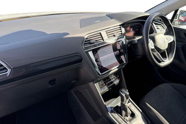 VOLKSWAGEN Tiguan Photo 2