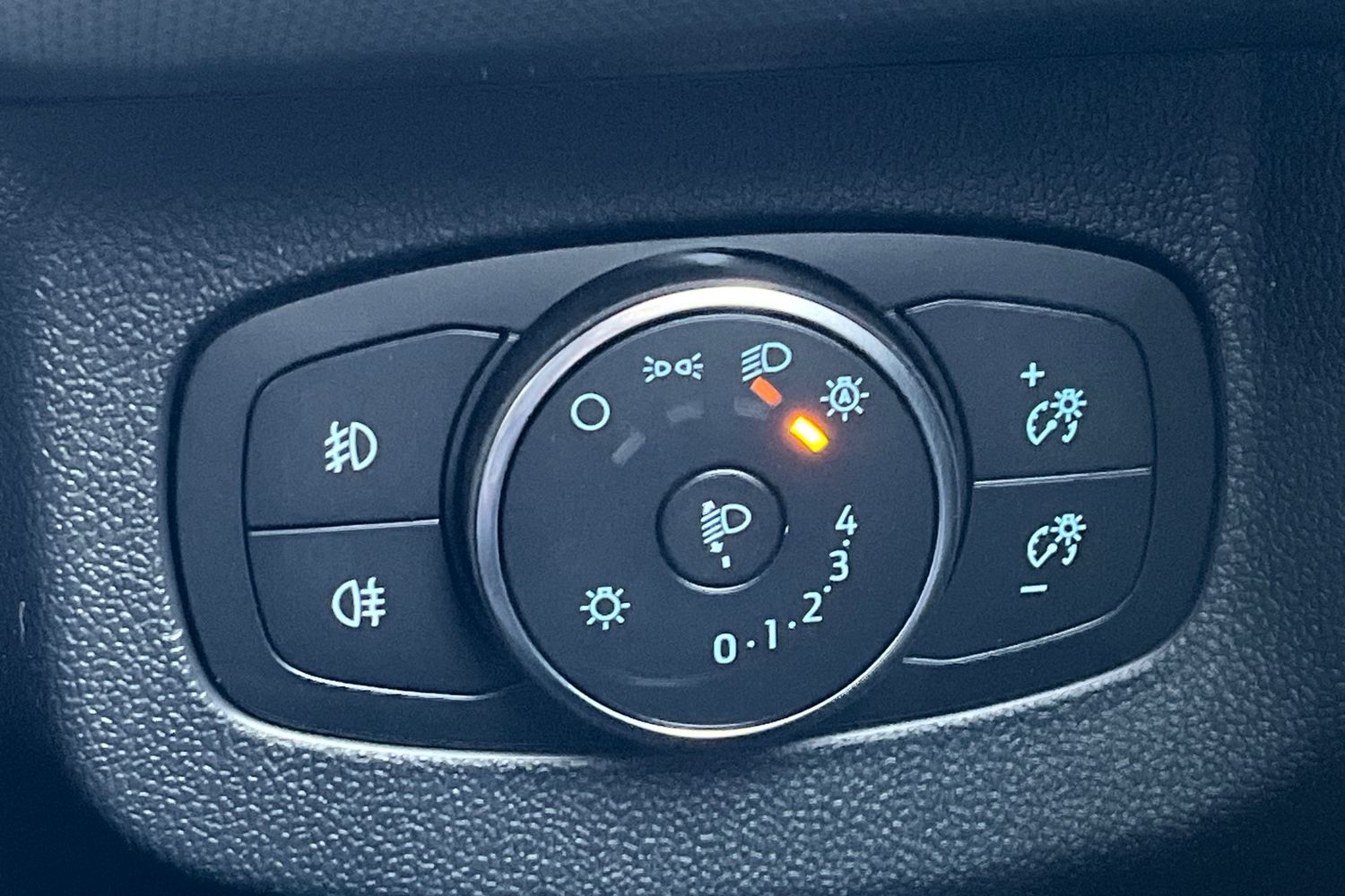Ford TRANSIT E-COURIER Photo 8