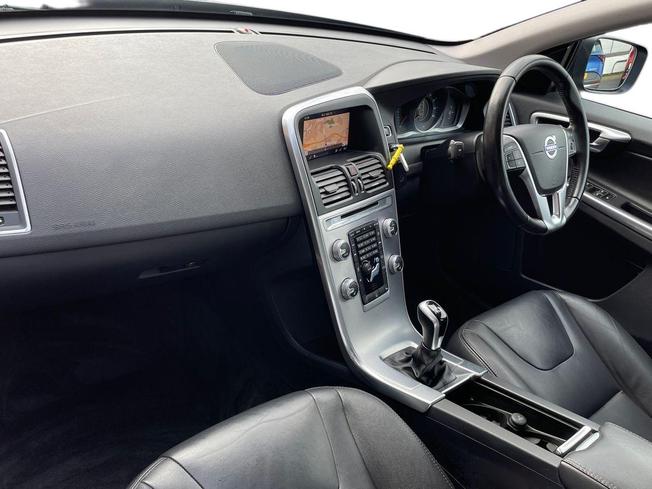 VOLVO XC60 Photo 2