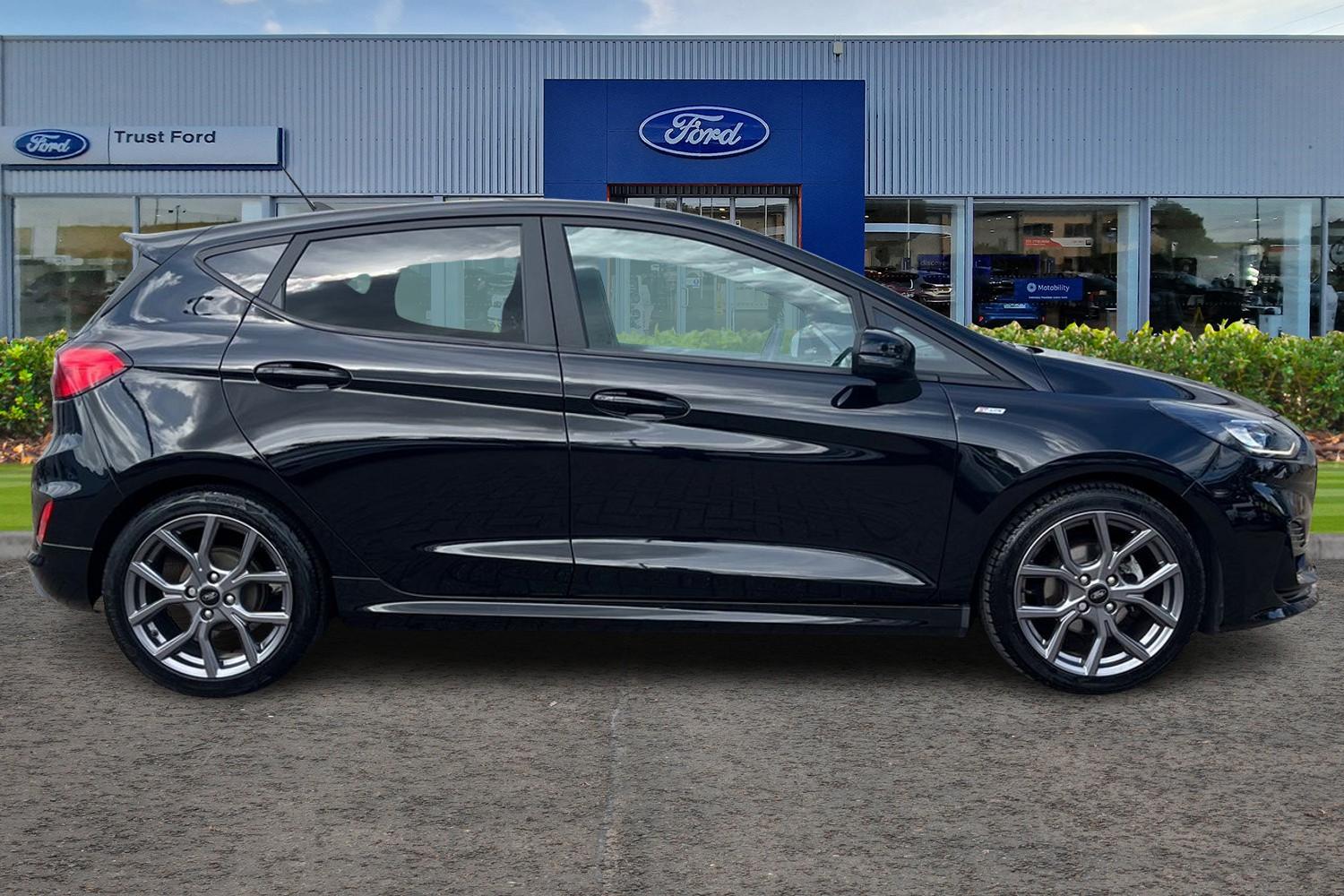 Ford Fiesta Photo 2