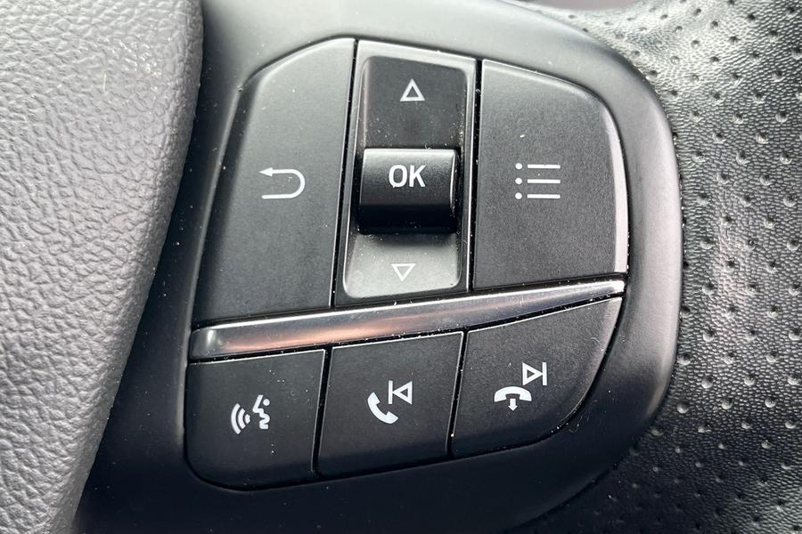 Ford Kuga Photo autoimg-da0ff91af76cb026113916ffaa09213c937f01a3.jpg