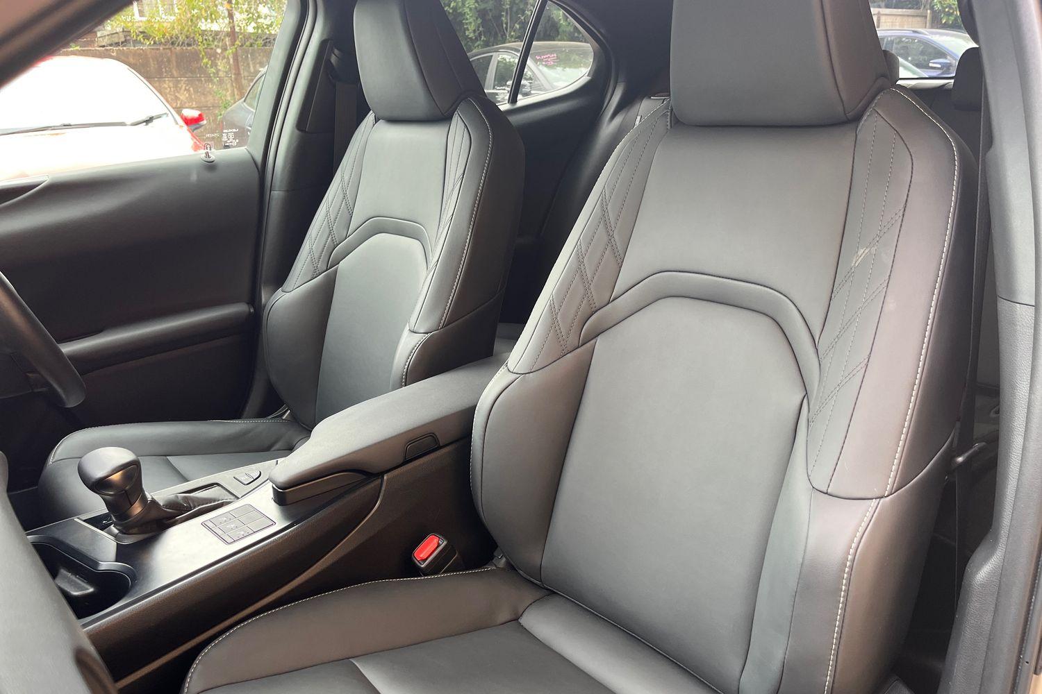 Lexus UX Photo 18