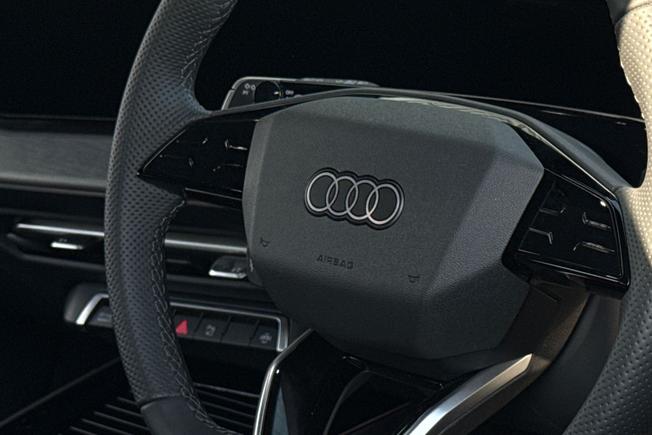 AUDI Q3 Photo 22