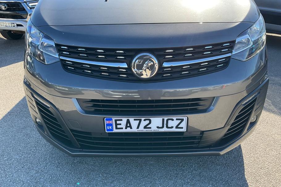 Used VAUXHALL VIVARO EA72JCZ 20